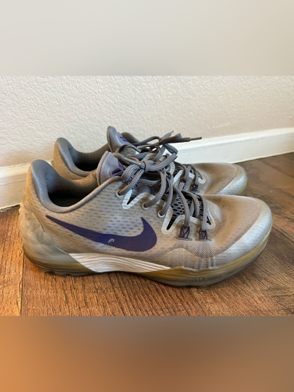 Nike Men's Gray Basketball Shoes